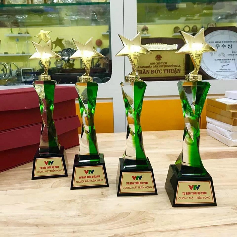thêm màu sắc và đồ họa vào cup