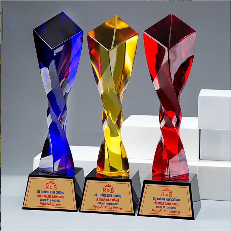 thiết kế và in ấn cup vinh danh